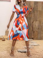 Midi Jurk met V-hals en Geometrisch Design - Midi Dresses - Jurkjes.co