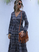 Midi Jurk met V-hals en Geometrisch Patroon - Midi Dresses - Jurkjes.co