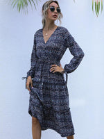 Midi Jurk met V-hals en Geometrisch Patroon - Midi Dresses - Jurkjes.co