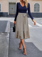 Midi Jurk met V-hals en Geometrisch Patroon - Midi Dresses - Jurkjes.co