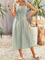 Midi Jurk met V-hals en Gestreept Design - Group6 - Jurkjes.co