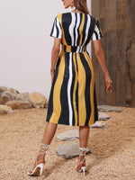 Midi Jurk met V-hals en Gestreept Patroon - Midi Dresses - Jurkjes.co