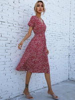 Midi Jurk met V-hals en Gestreept Patroon - Midi Dresses - Jurkjes.co