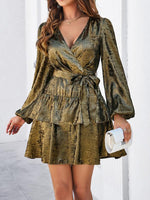 Midi Jurk met V-hals en Glanzende Stof - Mini Dresses - Jurkjes.co