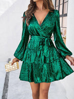 Midi Jurk met V-hals en Glanzende Stof - Mini Dresses - Jurkjes.co