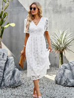 Midi Jurk met V-hals en Kantdesign - Midi Dresses - Jurkjes.co