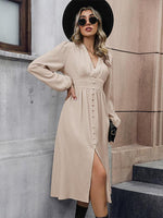 Midi Jurk met V-hals en Knopenlijst - Group7 - Jurkjes.co