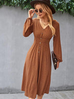 Midi Jurk met V-hals en Knopsluiting - Midi Dresses - Jurkjes.co