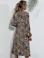 Midi Jurk met V-hals en Leoprint - Midi Dresses - Jurkjes.co