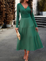 Midi Jurk met V-hals en Plooirok - Group6 - Jurkjes.co