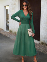 Midi Jurk met V-hals en Plooirok - Group6 - Jurkjes.co