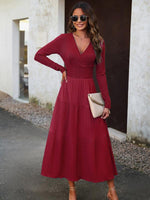 Midi Jurk met V-hals en Plooirok - Group6 - Jurkjes.co