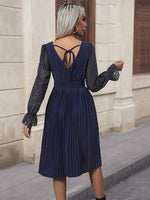 Midi Jurk met V-hals en Plooirok - Group9 - Jurkjes.co