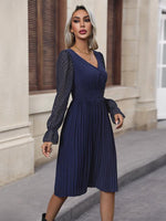 Midi Jurk met V-hals en Plooirok - Group9 - Jurkjes.co