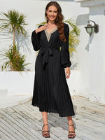 Midi Jurk met V-hals en Plooirok - Midi Dresses - Jurkjes.co