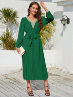 Midi Jurk met V-hals en Plooirok - Midi Dresses - Jurkjes.co