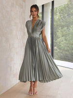 Midi Jurk met V-hals en Plooirok - Midi Dresses - Jurkjes.co