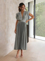 Midi Jurk met V-hals en Plooirok - Midi Dresses - Jurkjes.co