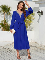 Midi Jurk met V-hals en Plooirok - Midi Dresses - Jurkjes.co