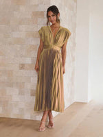 Midi Jurk met V-hals en Plooirok - Midi Dresses - Jurkjes.co