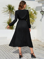 Midi Jurk met V-hals en Plooirok - Midi Dresses - Jurkjes.co