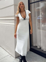 Midi Jurk met V-hals en Strikdetail - Midi Dresses - Jurkjes.co