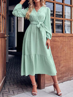 Midi Jurk met V-hals en Tailleband - Group8 - Jurkjes.co