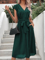 Midi Jurk met V-hals en Tailleband - Midi Dresses - Jurkjes.co