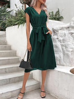 Midi Jurk met V-hals en Tailleband - Midi Dresses - Jurkjes.co