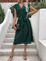 Midi Jurk met V-hals en Tailleband - Midi Dresses - Jurkjes.co