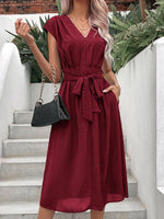 Midi Jurk met V-hals en Tailleband - Midi Dresses - Jurkjes.co