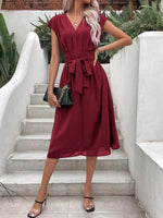 Midi Jurk met V-hals en Tailleband - Midi Dresses - Jurkjes.co