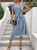 Midi Jurk met V-hals en Tailleband - Midi Dresses - Jurkjes.co