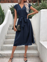 Midi Jurk met V-hals en Tailleband - Midi Dresses - Jurkjes.co