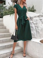 Midi Jurk met V-hals en Tailleband - Midi Dresses - Jurkjes.co