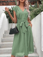 Midi Jurk met V-hals en Tailleband - Midi Dresses - Jurkjes.co