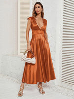 Midi Jurk met V-hals in Satijn - Maxi Dresses - Jurkjes.co