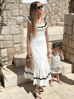 Midi Jurk met Vierkante Hals en Rimpelrand - Group14 - Jurkjes.co