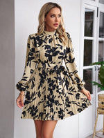 Mini Jurk met Bloemenprint en Plooirok - Group7 - Jurkjes.co