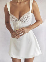 Mini Jurk met Kant en Rugloos Ontwerp - Mini Dresses - Jurkjes.co