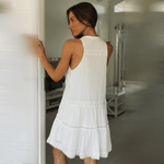 Mini Jurk met Knoopdecoratie - Dresses - Jurkjes.co