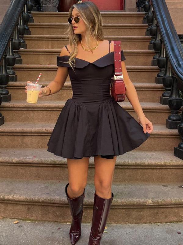 Mini Jurk met Off-Shoulder en Plooirok - Group13 - Jurkjes.co