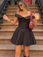 Mini Jurk met Off-Shoulder en Plooirok - Group13 - Jurkjes.co