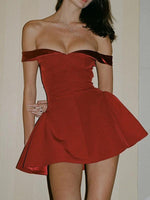 Mini Jurk met Off-Shoulder Ontwerp - Group5 - Jurkjes.co