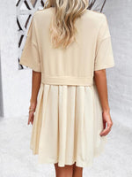 Mini Jurk met Plooirok en Nauwsluitende Taille - Group7 - Jurkjes.co