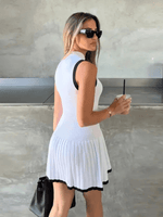 Mini Jurk met Ronde Hals en Plooirok - Group5 - Jurkjes.co