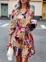 Mini Jurk met V-hals en Abstracte Print - Mini Dresses - Jurkjes.co