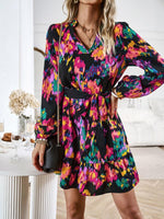 Mini Jurk met V-hals en Abstracte Print - Mini Dresses - Jurkjes.co