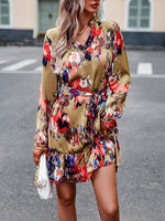 Mini Jurk met V-hals en Abstracte Print - Mini Dresses - Jurkjes.co