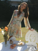 Mini Jurk met V-hals en Bloemenprint - Group10 - Jurkjes.co